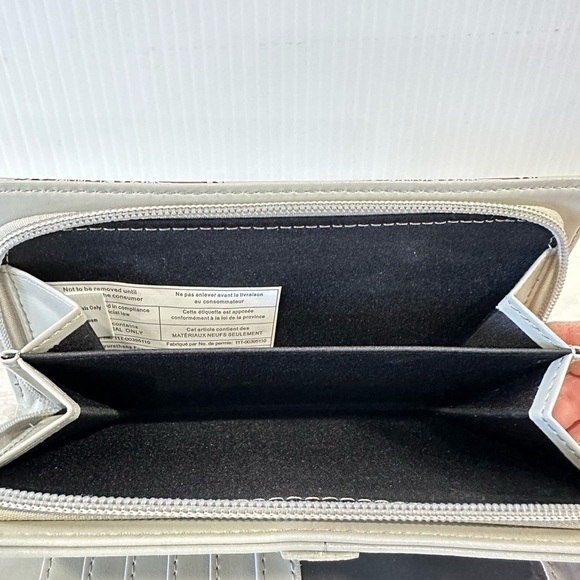 Shag Wear Canada Skull Embossed Large Zip Wallet NWOT - Picture 2 of 7